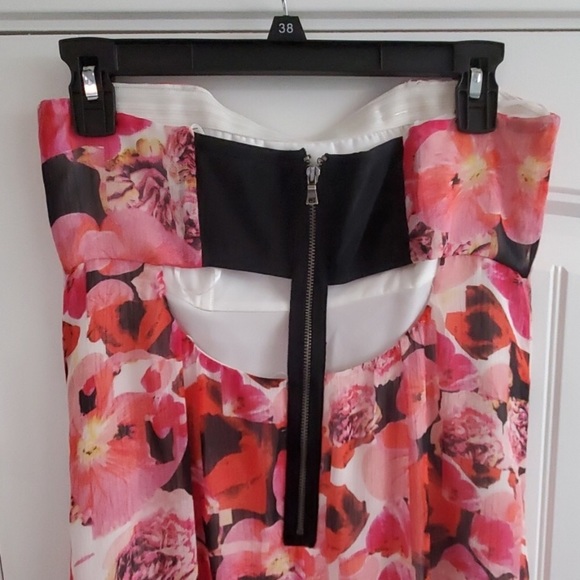 Flowing floral gown Maxi style. - Picture 3 of 4